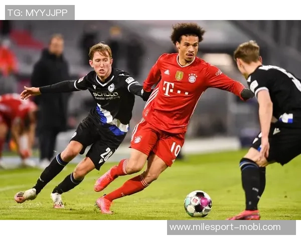 备战欧冠之路拜仁全队合练格纳布里基米希状态回暖