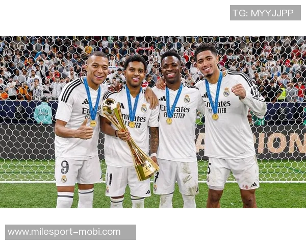 贝林厄姆荣膺英格兰2425赛季最佳男足球员皇马官方祝贺他取得佳绩