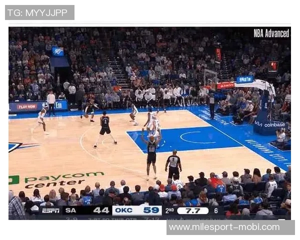 保罗现身赌城观看马刺与雷霆NBA杯半决赛引发关注