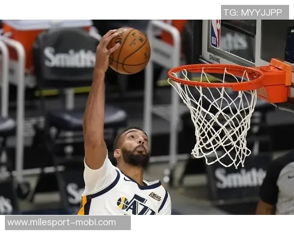 戈贝尔半场表现亮眼高效拿下10分9板3助攻1盖帽助力球队争胜